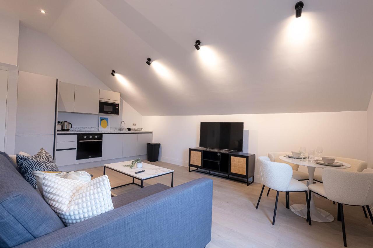 Stylish Apartments With Balcony For Upper Apartments & Free Parking In A Prime Location - Five Miles From Heathrow Airport Uxbridge Exteriér fotografie