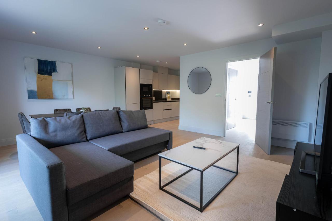 Stylish Apartments With Balcony For Upper Apartments & Free Parking In A Prime Location - Five Miles From Heathrow Airport Uxbridge Exteriér fotografie